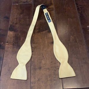 Jos. A. Bank Accessories - Jos. A Bank yellow/gold pattern Self-tie bow tie Jos. A. Bank Accessories - Jos. A Bank yellow/gold pattern Self-tie bow tie